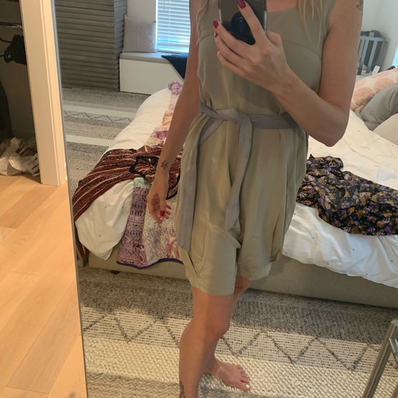 Gorgeous Parisian romper - Picture 5 of 5